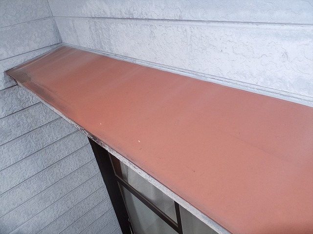 庇の上の防水シーリング